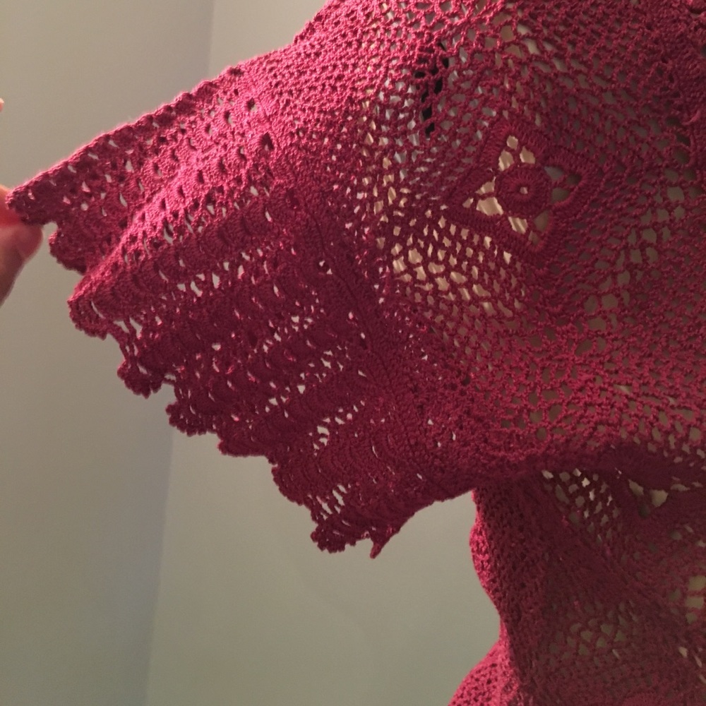 Vintage Crochet short sleeved top with flowers - Picture 5 of 7